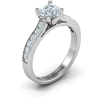Elegant Duchess Ring with Shoulder Accents